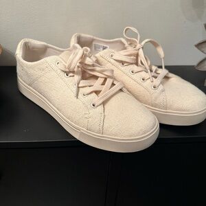 Tom’s Women's Cream Canvas Sneakers